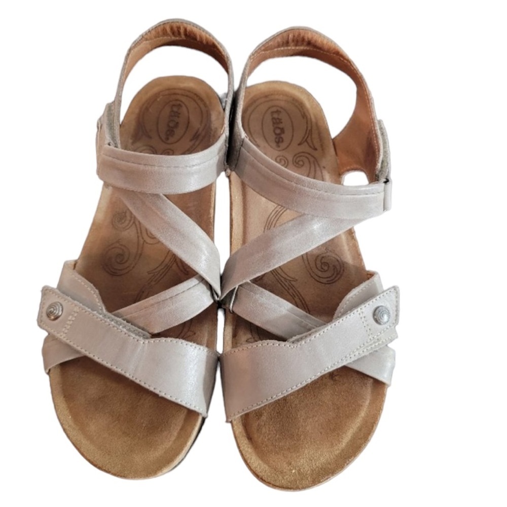 Taos beige sandals size 8.5 travel arch sport comfort foot wear leather upper